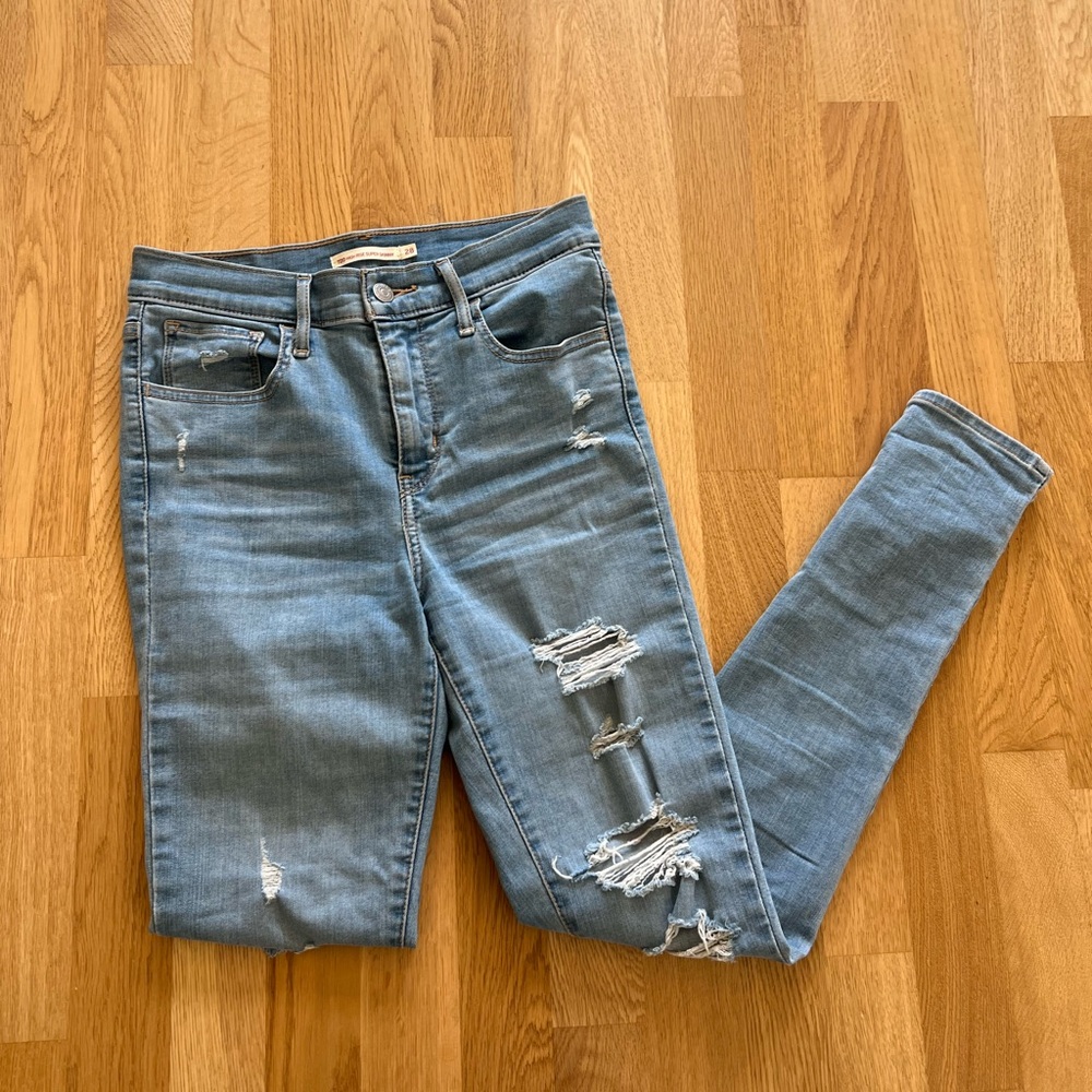 Levi’s 720 High Rise Super Skinny Ripped Blue Jeans - Size 28 *Great Condition*